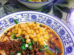 -渝之汇牛肉豌杂面