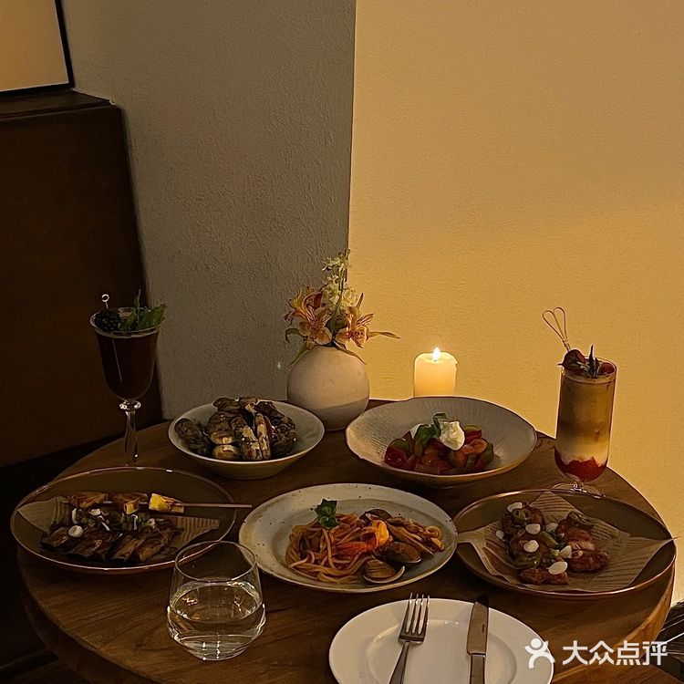日落下的浪漫🥂藏在巷子里的法式餐酒馆