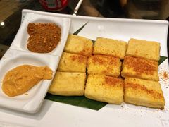 香煎石屏豆腐-云海肴·汽锅鸡·云南代表菜(天山百盛优客店)