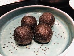 脆皮黑芝麻艾糍丸-陶陶居酒家(海岸城店)