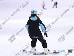 -乔波室内滑雪场