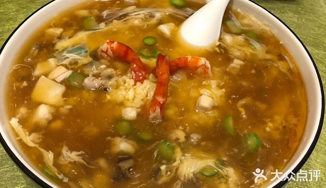 全部是虾肉，弹牙，说明虾很新鲜，配上甜辣酱