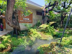 -Chom Cafe and Restaurant