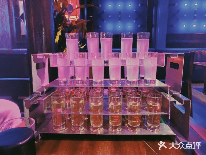 贰麻酒馆(南长街斗酒场店)彩虹斗酒图片