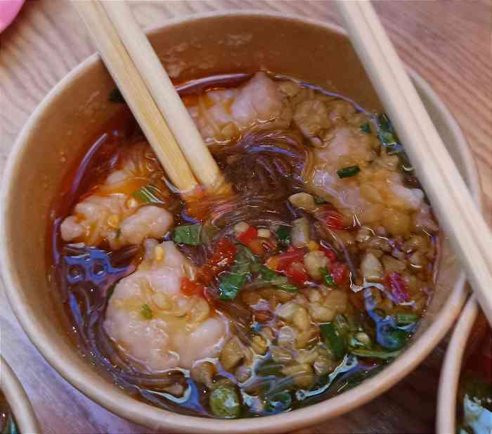 李喜欢虾滑(株洲王府井店)-"就在王府井负一楼美食广场里,在电梯边上!
