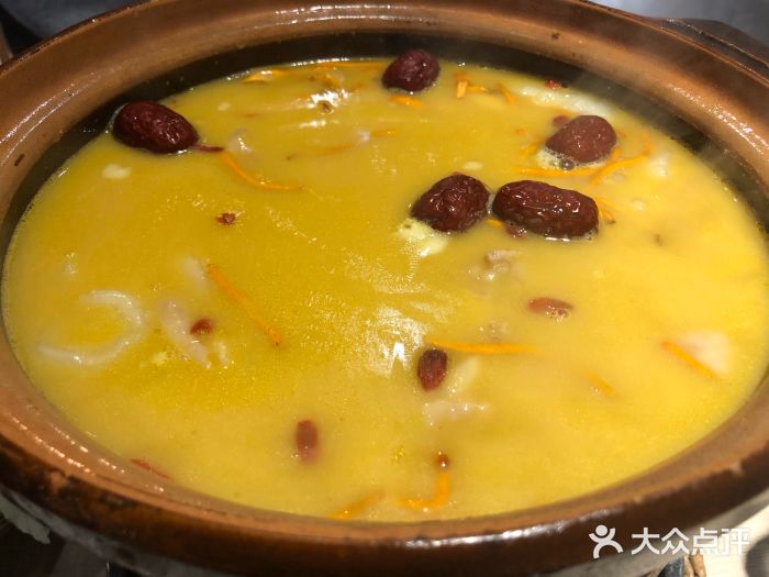 鲜术港式打边炉海鲜浓汤花胶鸡煲图片