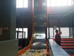 -嗨翻Hi-Fun竞技主题乐园·蹦床亲子生日轰趴(国光1937店)