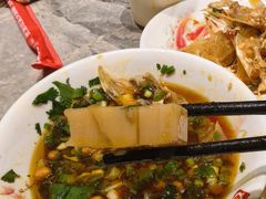 -忘情水鱼头·鲜鱼火锅(滨江中路店)