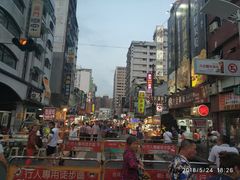 -六合夜市