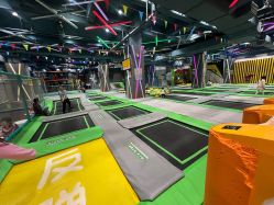 -反弹蹦床公园·亲子乐园·团建·派对(尚品奥莱店)