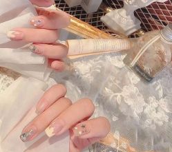 -悦指间美甲美睫