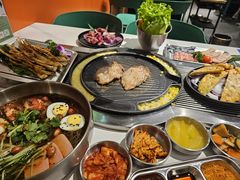 -山野的朋友露营炭火烤肉