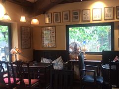 靠窗位-古董花园(思南路42弄小区店)