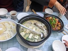 -土砂锅生态山庄·非遗砂锅雅鱼