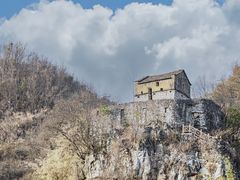 -高荡千年布依古寨旅游景区