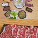 牛骨慢炖五六个小时，精华尽释，高汤清澈而鲜美