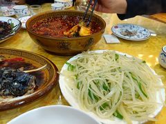 -乡土特色.冷锅鱼.牦牛肉汤锅