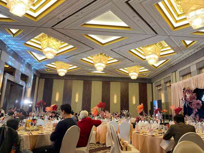 西郊宾馆·宴会厅-"翠园厅从门口进去开车还要五分钟,翠园厅右.