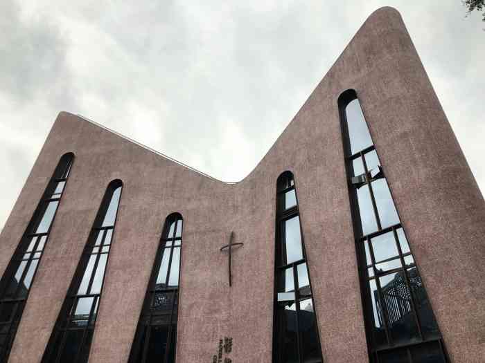 基督教花巷堂-"坐落在三坊七巷商业街旁边,是一个粉色的教.