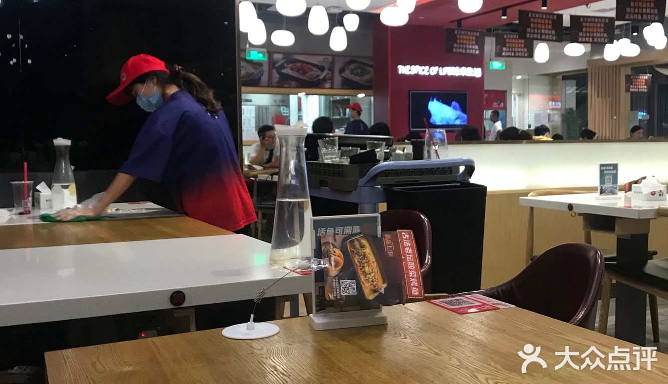 之前喜欢买藤椒的，这次试了荔枝香辣，味道也很好