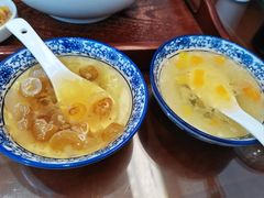 银耳炖木瓜-百年老字号·观振兴蟹黄面·三虾面·苏式面(观前街富仁坊巷店)