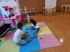 -抱抱熊托育中心(大悦城店)