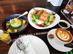 -Chom Cafe and Restaurant