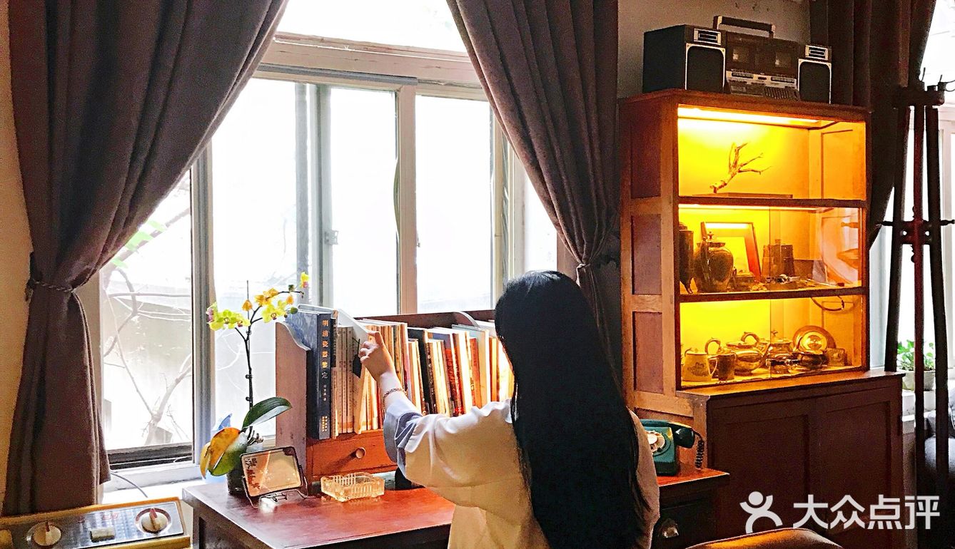 这家复古咖啡店🈶一羊千喜❗太可爱了🐏