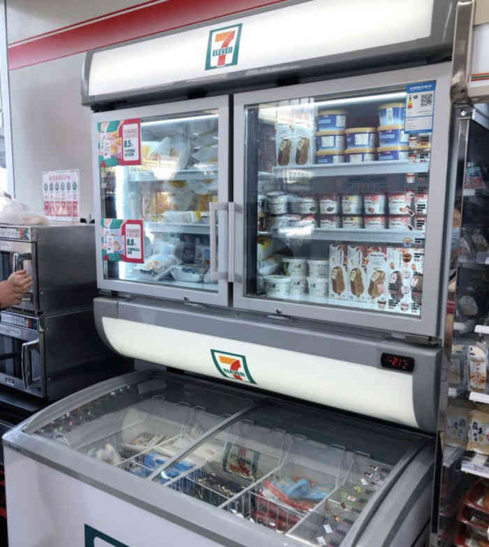 7eleven(时代国际广场店"干净整洁,中午不想跑去吃饭,可以过来远一.