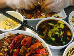 有人剥虾-龙巢盱眙龙虾·牛蛙·烧烤宵夜(八卦岭店)