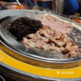 冬天烤肉最暖和了
