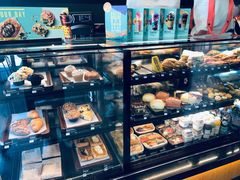 面包甜点陈列柜-星巴克(嘉定中信泰富万达广场店)