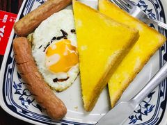 双肠煎蛋配多士-華叔茶記