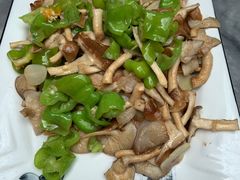 青椒炒香蕈-蔼若春.传承三十年云南菜(金碧公园店)