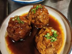 咸蛋黄狮子头-梅飞酒家(桑园路店)