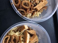 -松树干拌面店