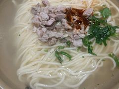 -亮亮面馆(经六路店)