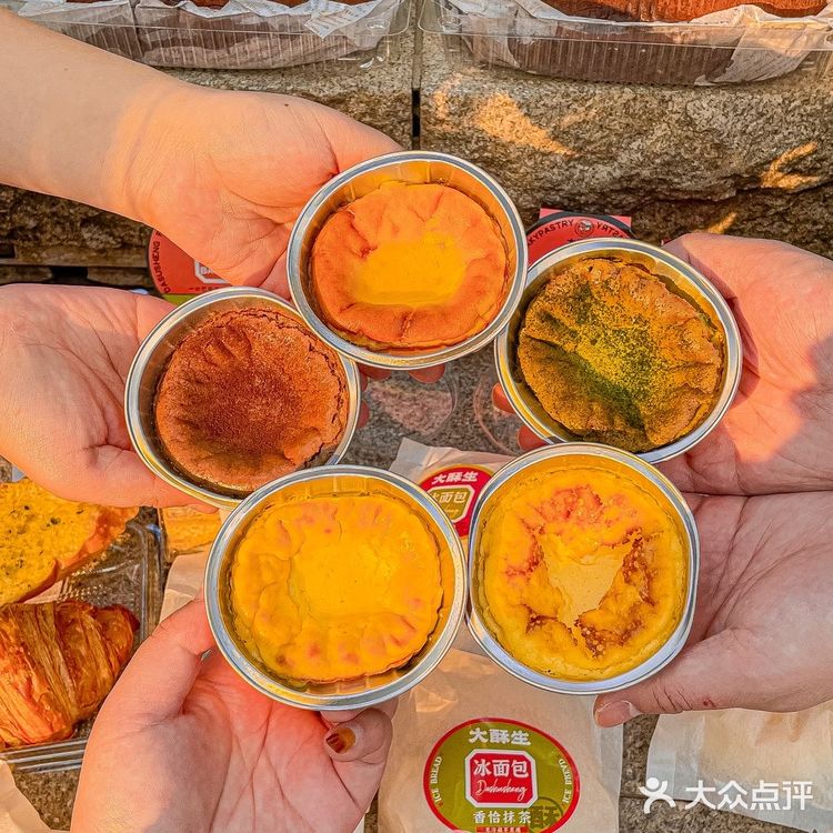 重庆也有冰面包了💥吧唧一口会爆浆‼️