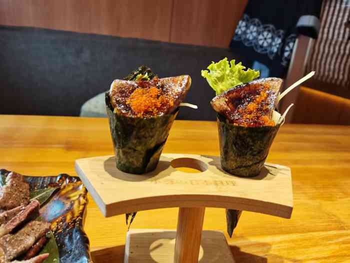 小尊日本料理-"「鹅肝手卷」好吃 鹅肝入口即化 而且很大.