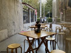 靠窗位-沪西老弄堂面馆(定西路店)