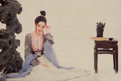 -九月鹰飞汉服摄影工作室