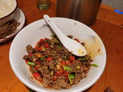 香菜拌牛肉-两湖厨子·湖南菜·湖北菜·河鲜(康乐店)