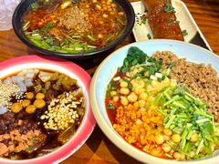 -爆炸头阿姨小四川正宗川味小吃(无任何分店)