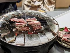 -围炉肉舍•炭烤活鳗•丹东海鲜烤肉(步行街店)