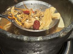 野生菌石锅土鸡-蘑界·野生菌火锅(深业上城店)