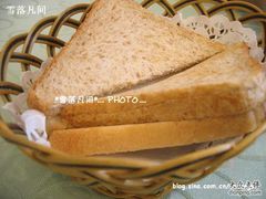 免费面包-小白桦西餐厅