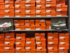 -NIKE上海青浦换季优惠店