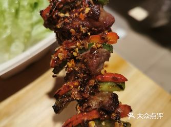 澳洲和牛肋条彩椒应该还是今晚最佳吧,我一个人吃了两串