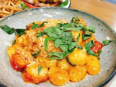 瑞士肉丸烩意大利土豆球-HELLO 27 意面·沙拉·帕尼尼