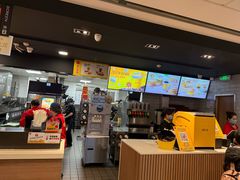 -麦当劳(上海虹桥站30B检票口楼上)